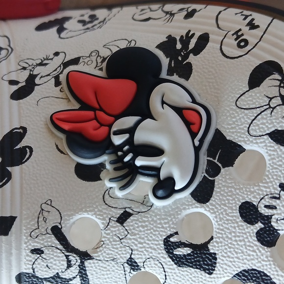 Mickey Mouse Children's Crocs Size 6 - Picture 6 of 12